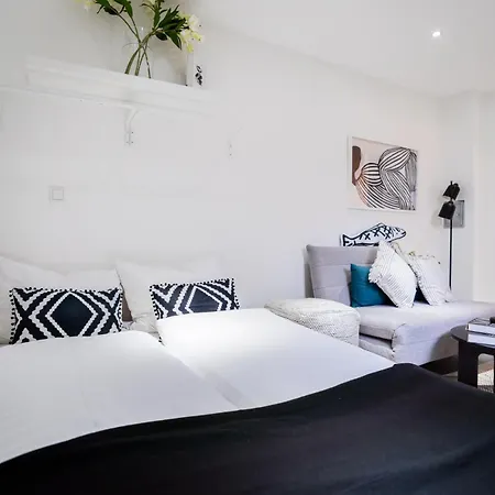 1 Bedroom - Lage - Kaffee - Wifi - Modern - Parkplaetze Apartman *