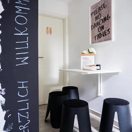 1 Bedroom - Lage - Kaffee - Wifi - Modern - Parkplaetze Apartman
