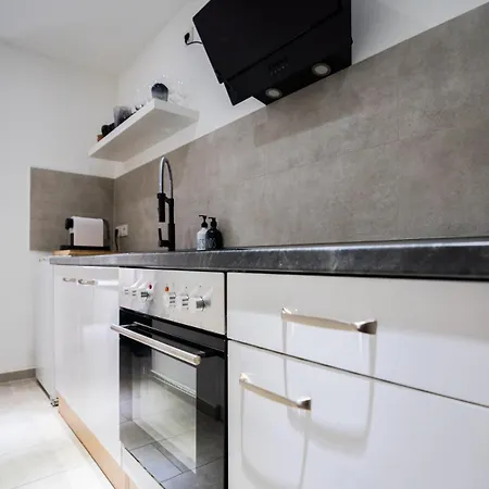 Apartman 1 Bedroom - Lage - Kaffee - Wifi - Modern - Parkplaetze *